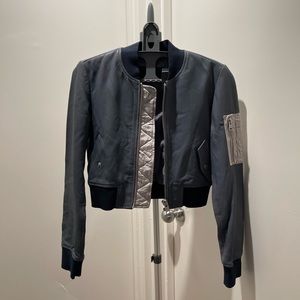 All Saints cropped leather jacket in a dusty blue. Size UK 6 US 2
Good condition
